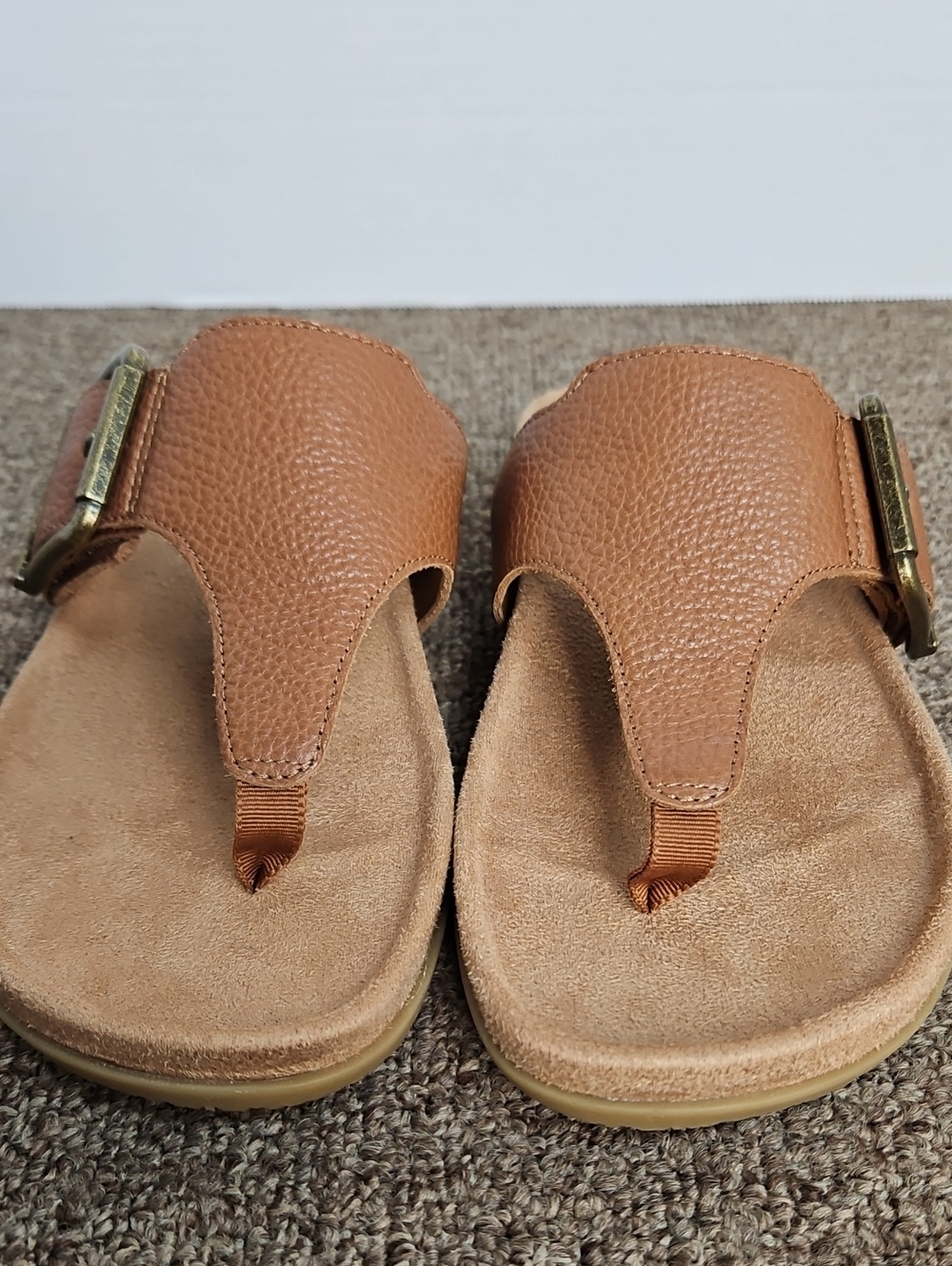Vionic Emma Brown Leather Thong Sandals Flip Flops Brass Buckle Sz 5 Womens - Picture 3 of 8